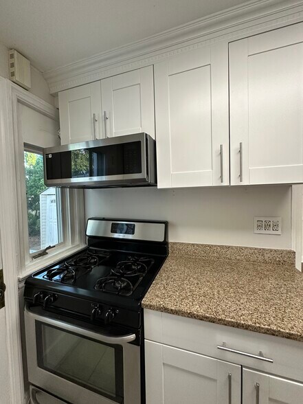 Building Photo - 15 Myrtle St