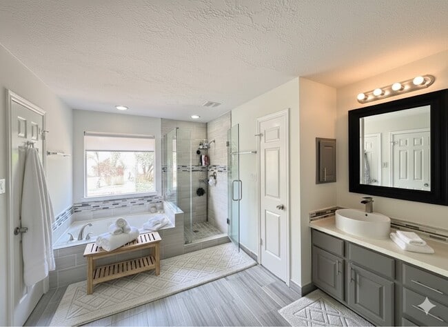 Building Photo - 16906 Scenic Lakes Way