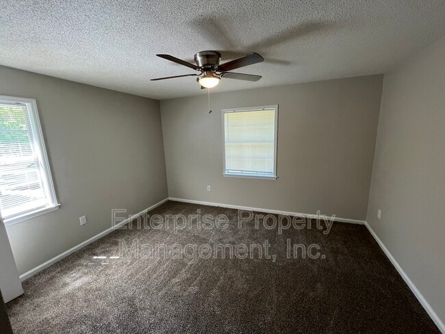 Building Photo - 1343 Dove St