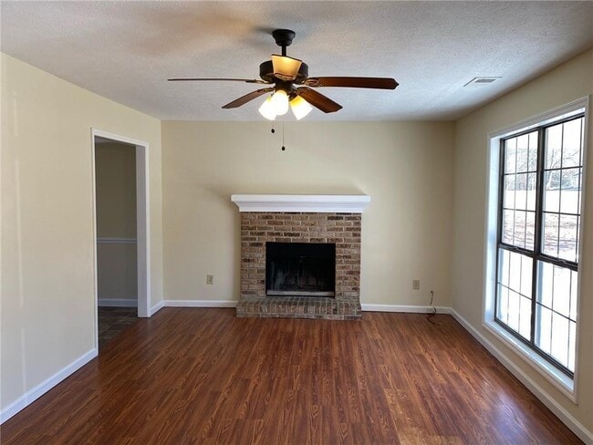 Building Photo - 244 Christy Ln