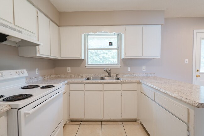 Building Photo - 174 Sequoia Cir