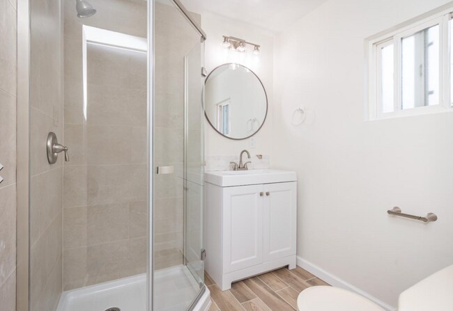 Building Photo - 4/2 + Detached Studio & Pool! One Property...