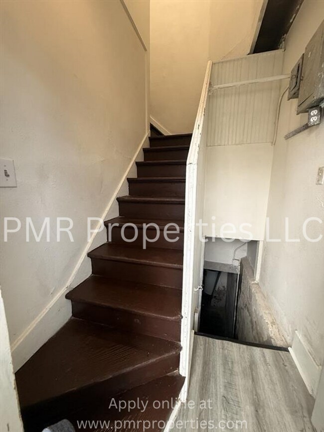 Building Photo - 902 5th Ave