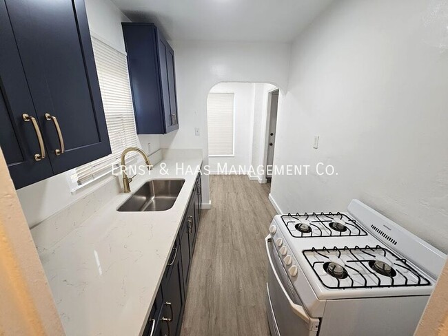 Building Photo - 824 Belmont Ave