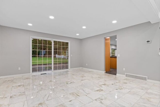 Building Photo - Stunning Private AIR CONDITIONED Dream Home in Coveted Bridal Trails
