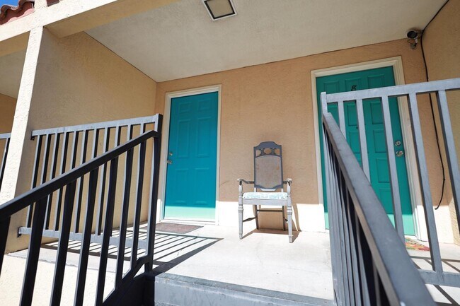 Building Photo - 1025 Valencia Dr SE