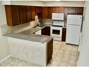 Building Photo - 335 Elan Ct