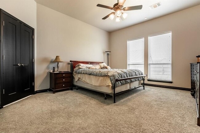 Building Photo - 210 Sonora Ln