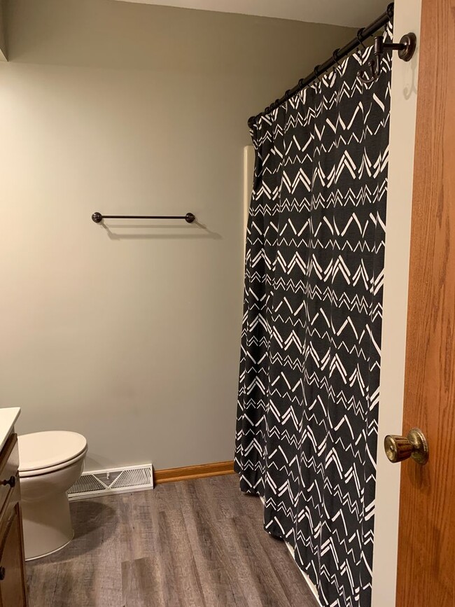 Building Photo - Executive 3 Bedroom Home