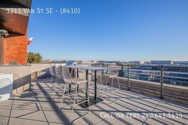 Building Photo - 1211 Van St SE