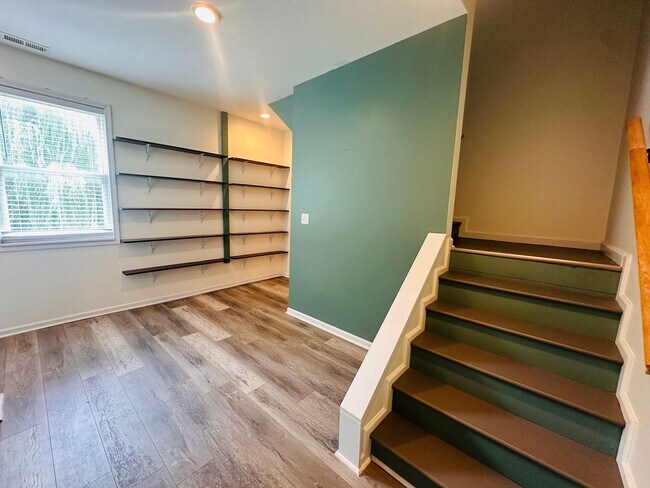 Building Photo - Historic Charm Meets Modern Comfort in Shelby Park