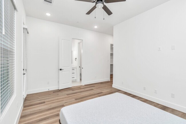 Building Photo - 3613 Rosalie St