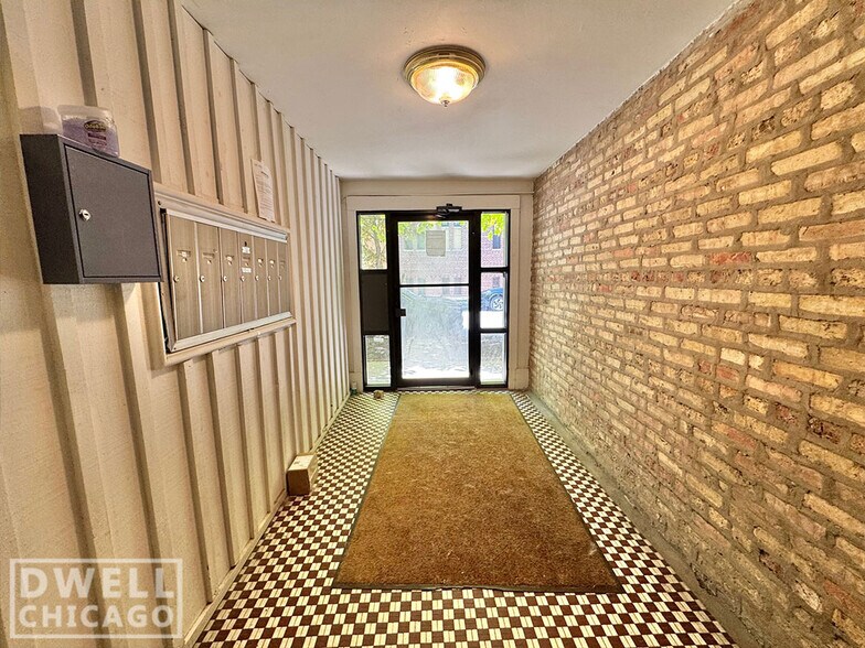 Building Photo - 2541 N Seminary Ave