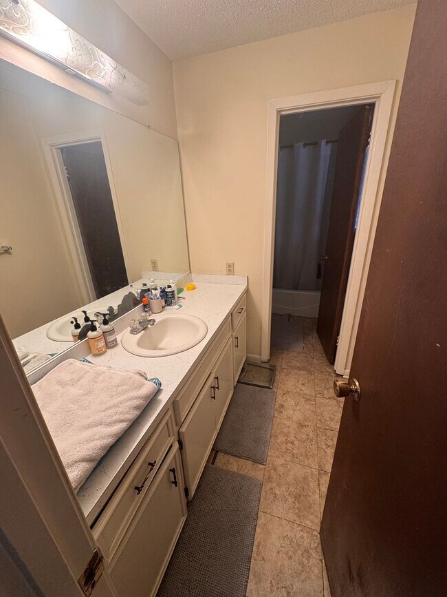 Building Photo - 5 BR 3 full BA House