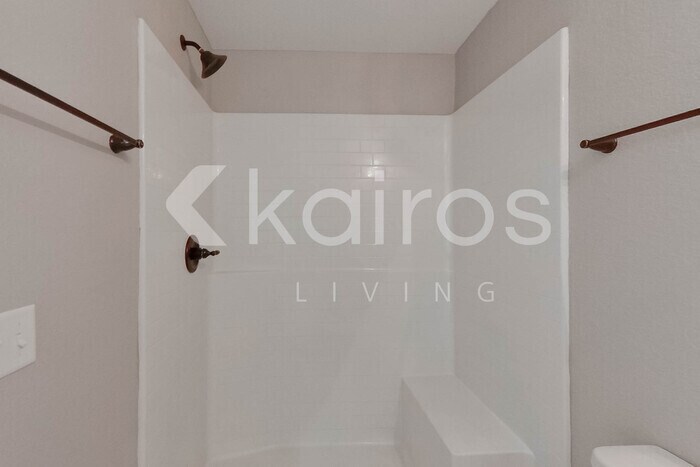 Building Photo - 465 Malauka Radial