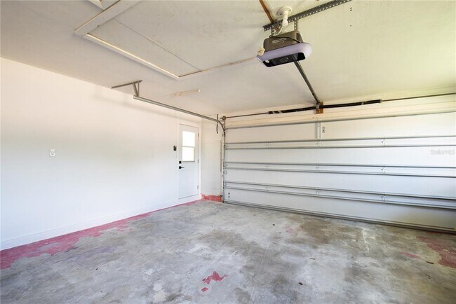 Building Photo - 114 8th St