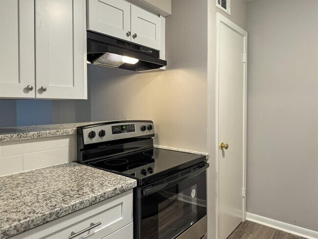 Building Photo - 2101 6th St N