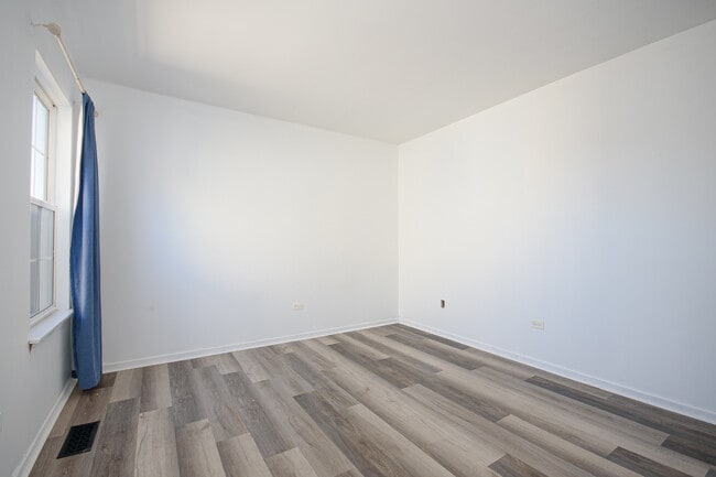 Building Photo - 2976 White Thorn Cir