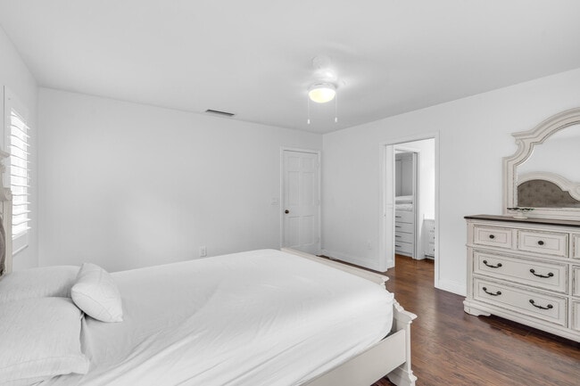 Building Photo - 1532 Primrose Ln