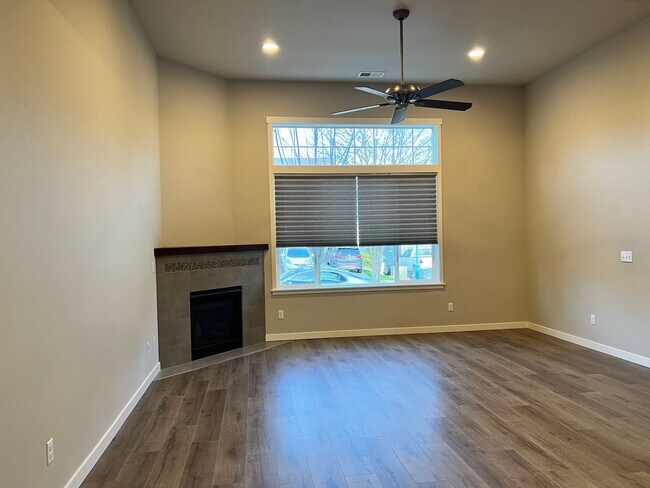 Building Photo - 3bed/2.5bath with Lofted Space at Harbor Crossing!