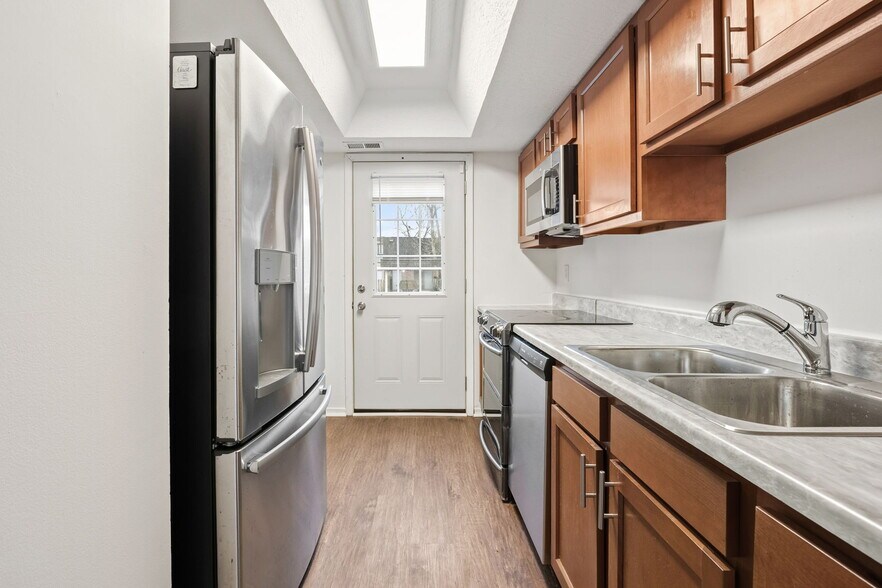 Building Photo - 7488 Country Brook Dr