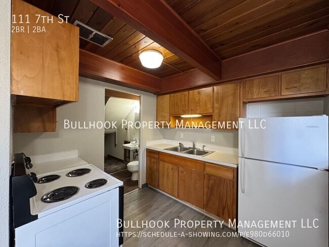 Building Photo - 111 7th St
