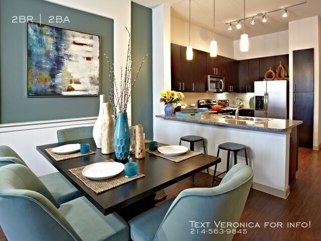 Building Photo - 2660 Apartments