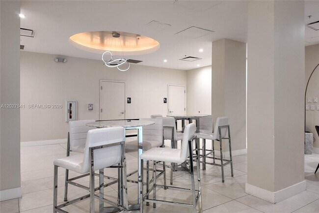 Building Photo - 3001 S Ocean Dr