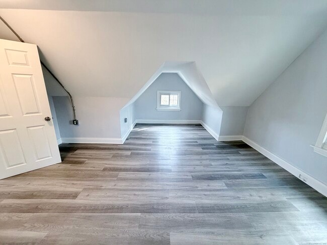 Building Photo - 35 Hillside Ave