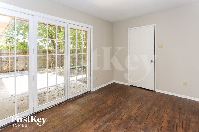 Building Photo - 302 Wildbriar Dr