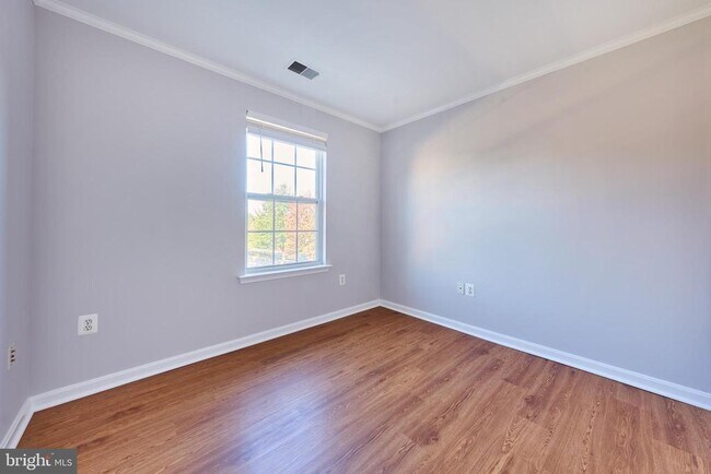 Building Photo - 685 Springhouse Square SE