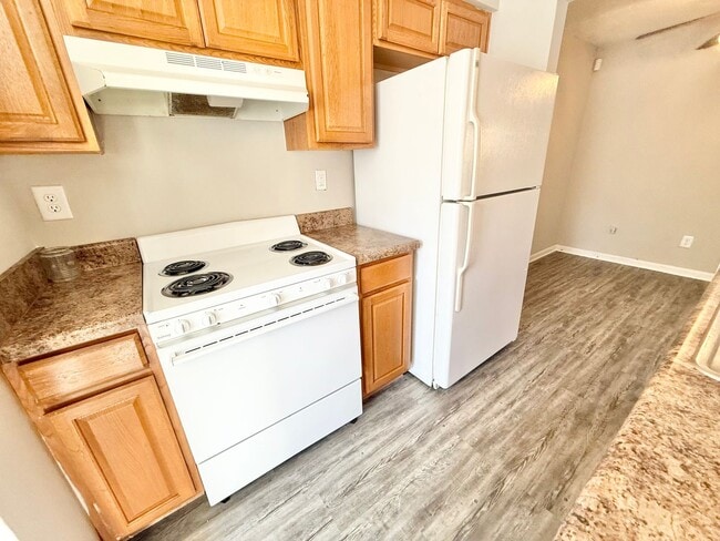 Building Photo - *** RENT READY!! Newly remodeled townhome! ALL Laminate.