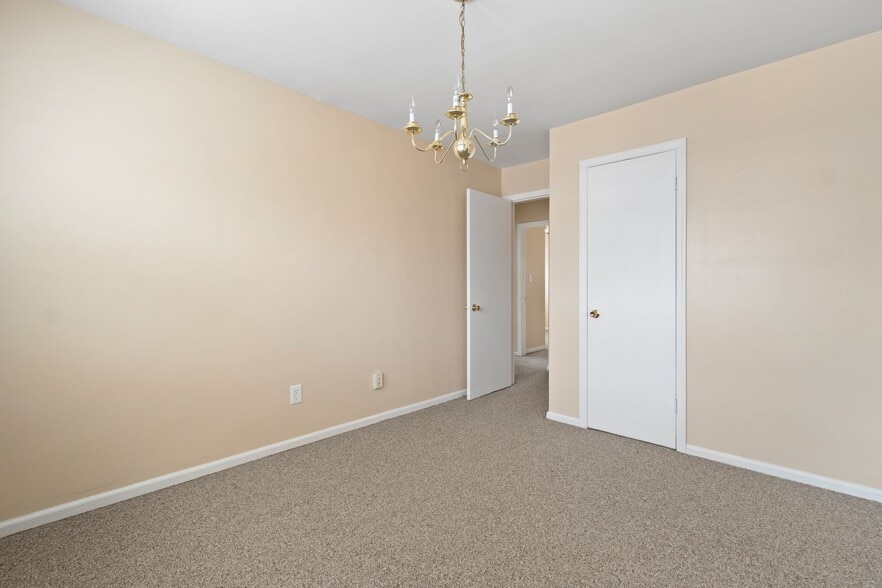 dining room 2nd view - 208 N Park St