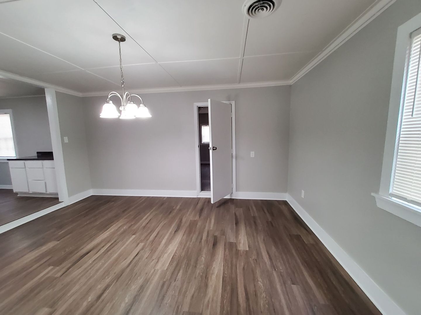 Building Photo - 6884 Ensign Rd