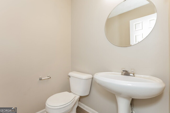 Building Photo - 6050 Flagstaf Walk