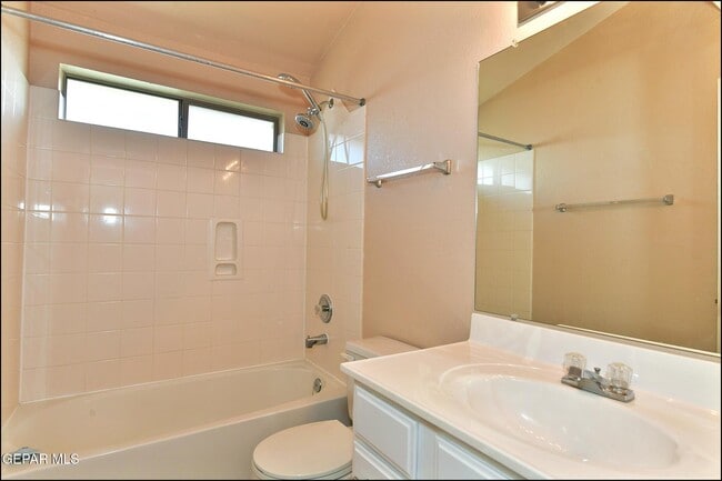 Building Photo - 1416 Stone Canyon Way