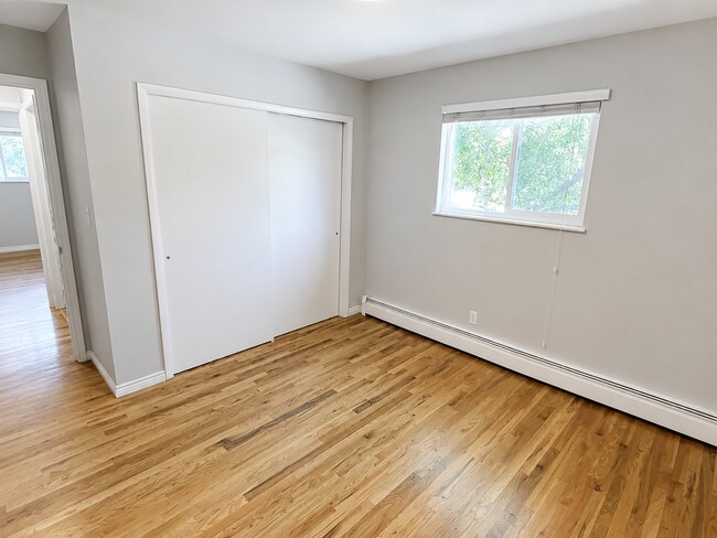 Building Photo - Bright & Beautiful 2-bedroom 1 Bath Across Berkeley Park and Lake