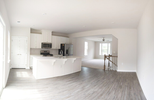 Building Photo - 1204 Helms St