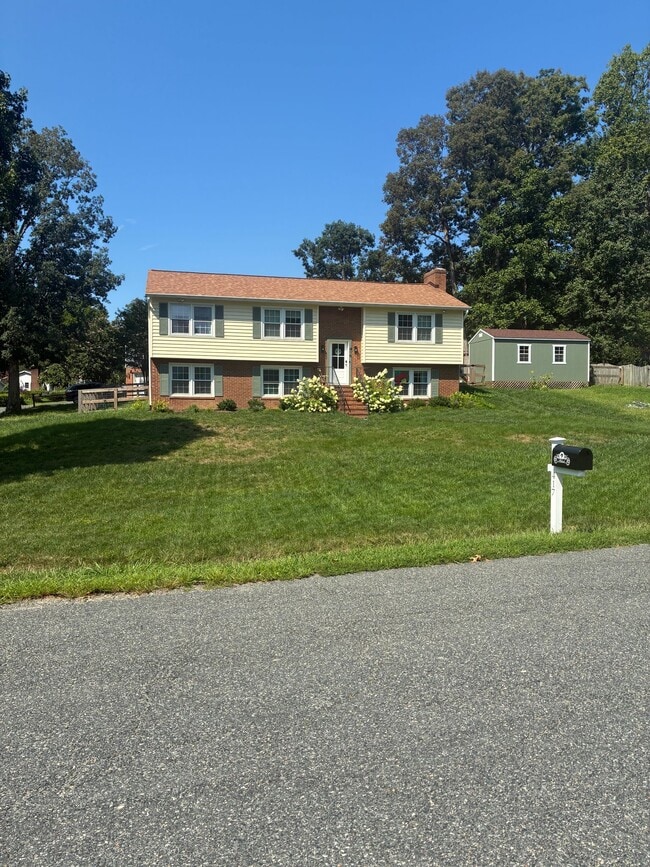 Building Photo - 416 Laurel Ave