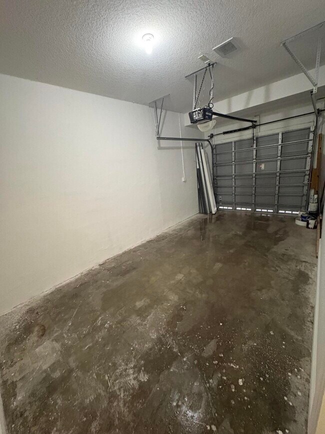 Building Photo - 3122 Coral Ridge Dr