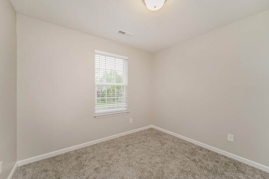 Building Photo - 8412 4 Sisters Ln