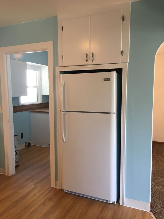 Building Photo - Adorable2 bedroom SE Portland home with 1/2 acre large backyard.