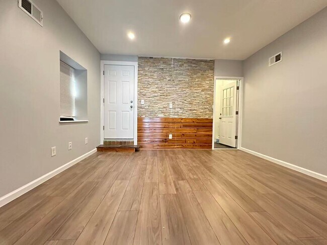 Building Photo - 1650 S Camac St