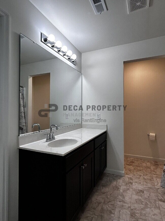 Building Photo - 288 Crestfield Ct