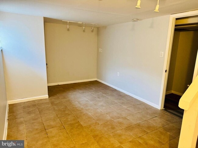 Building Photo - 8134 Mid Haven Rd