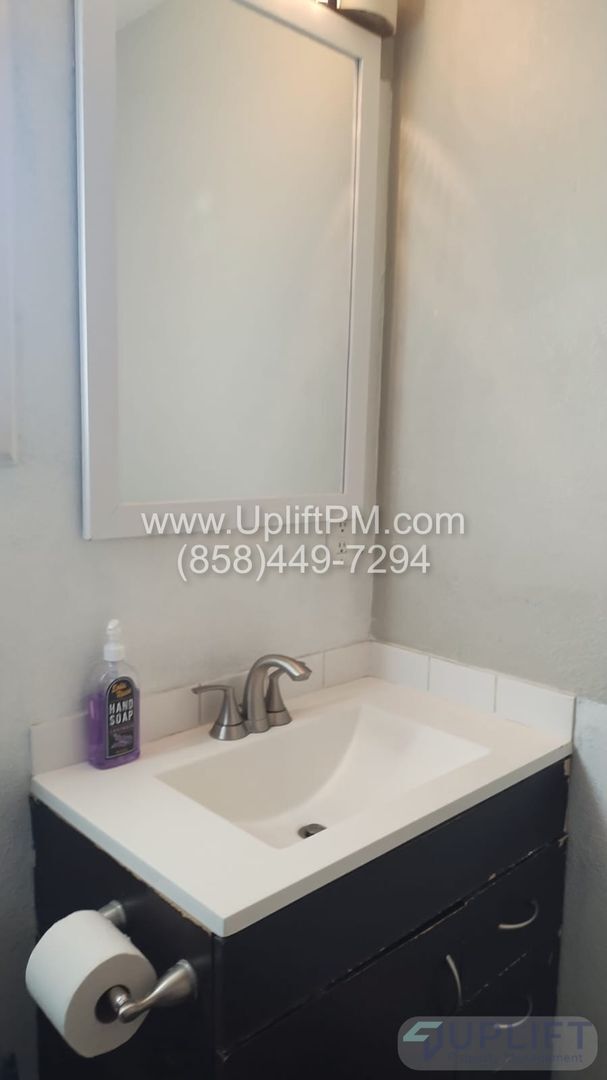 Building Photo - 36th (3637-3639)