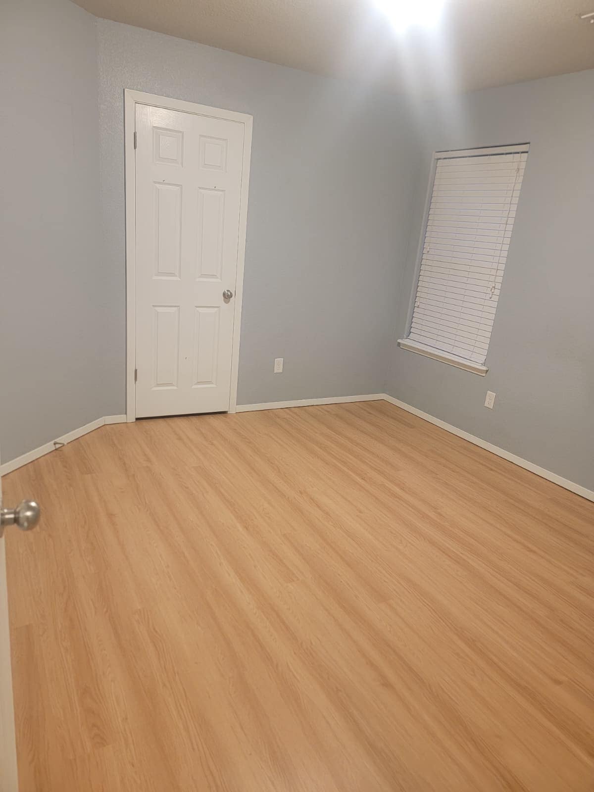 Building Photo - 904 SW Green World St