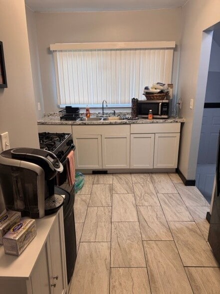 Building Photo - 16261 Tuller St