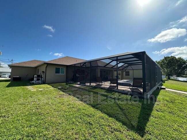 Building Photo - 2202 SE 8th St