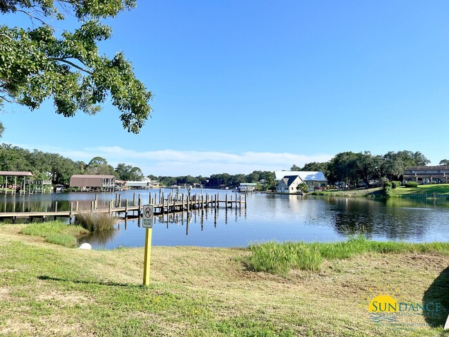 Building Photo - Charming 2 Bedroom Unit at Pier One!